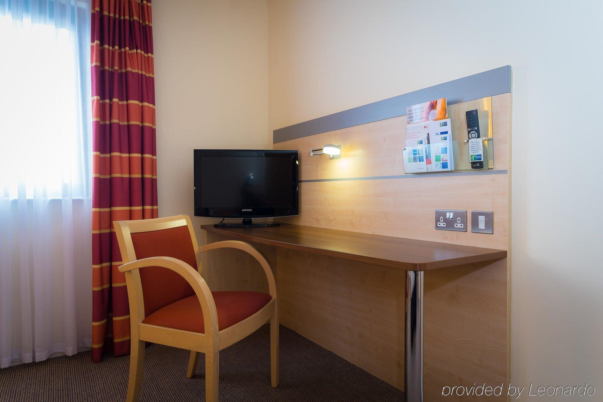 Holiday Inn Express Aberdeen - Bridge Of Don Екстериор снимка